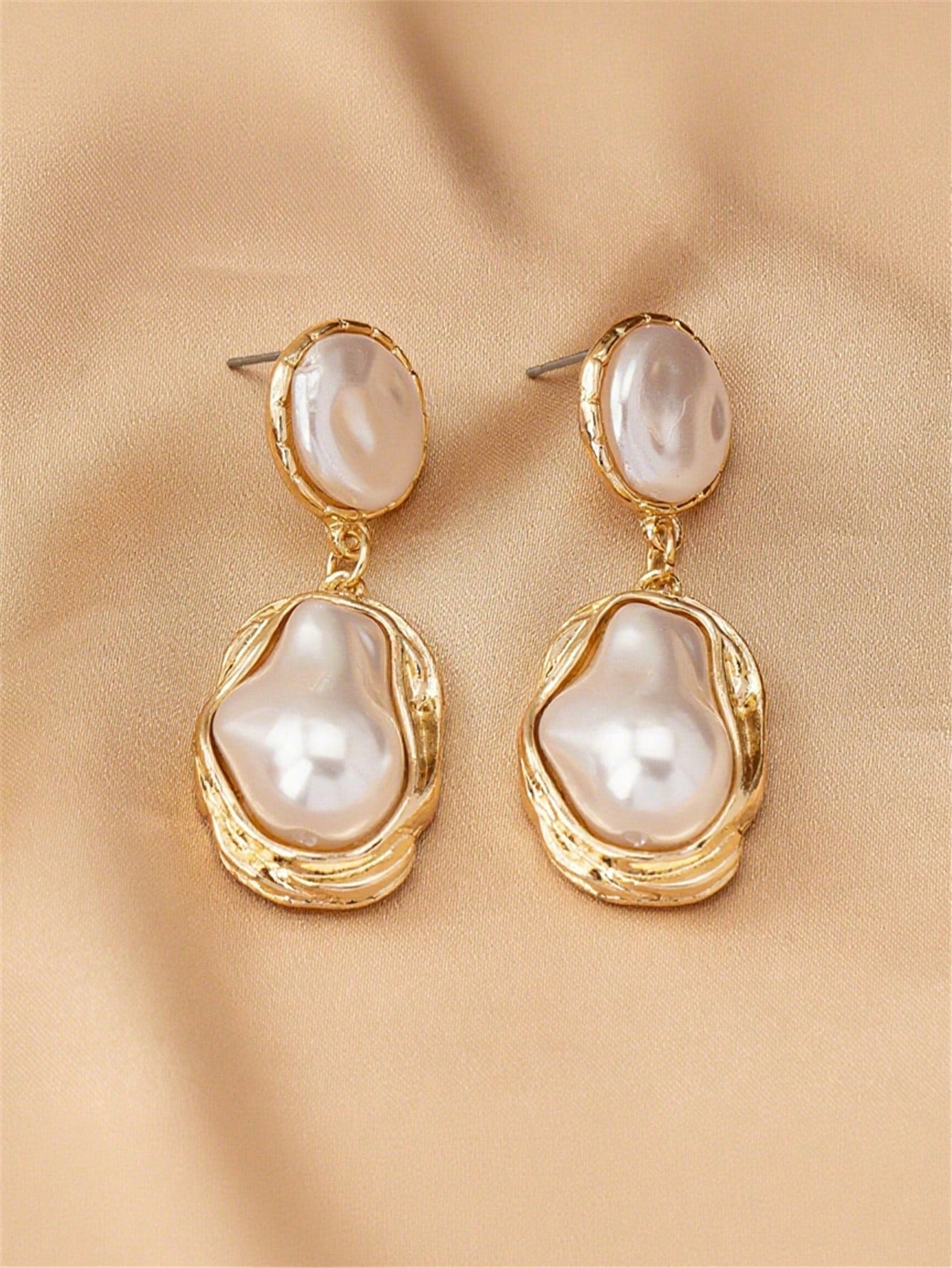 PEARL ASYMMETRICAL EARRINGS