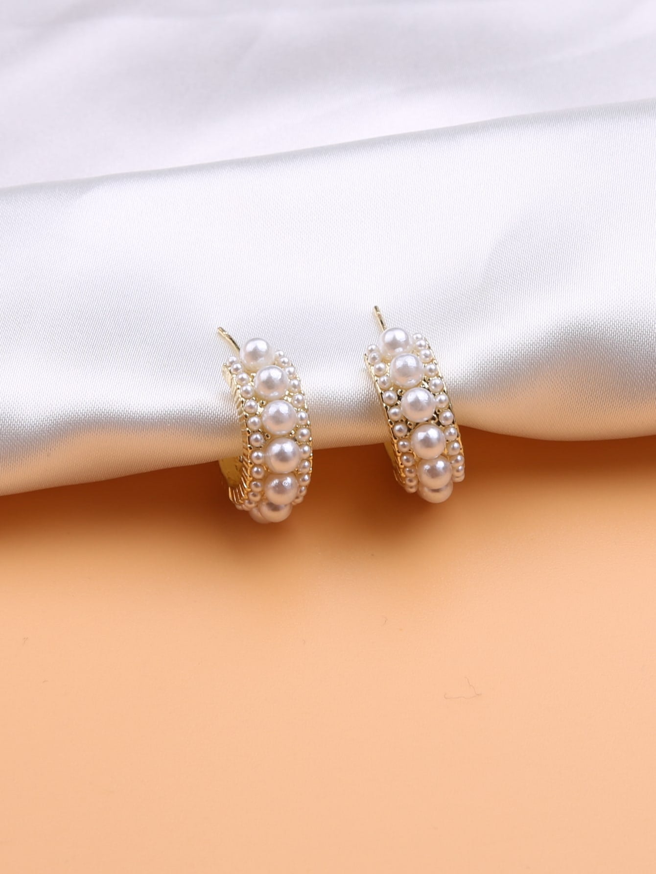 SMALL PEARL HOOPS