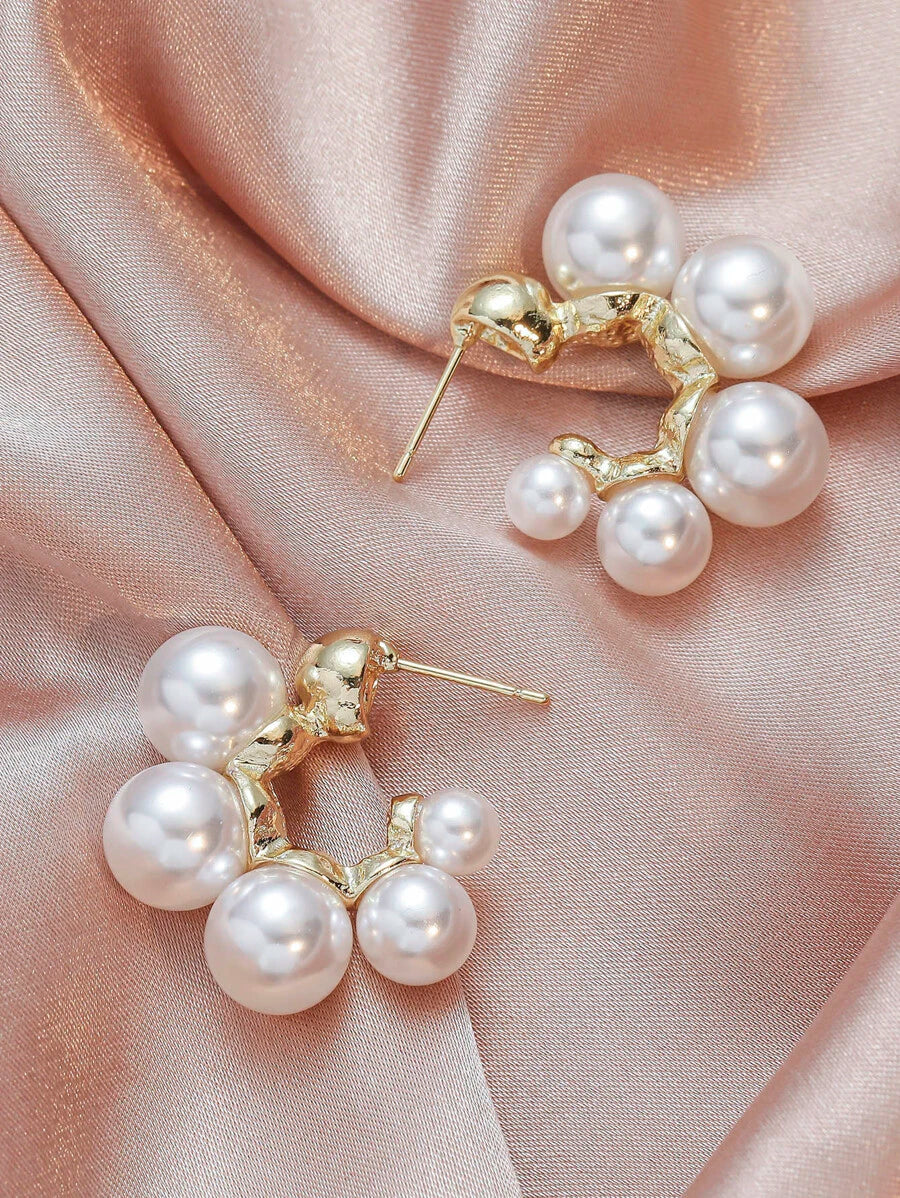 MEDIUM PEARL HOOP EARRINGS